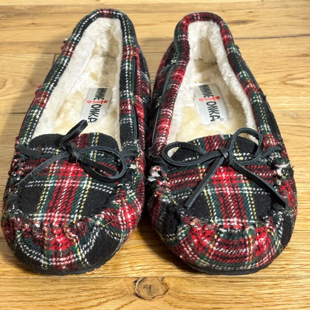 Minnetonka Red and Black Plaid Moccasins LIKE NEW NEVER WORN - Picture 2 of 6